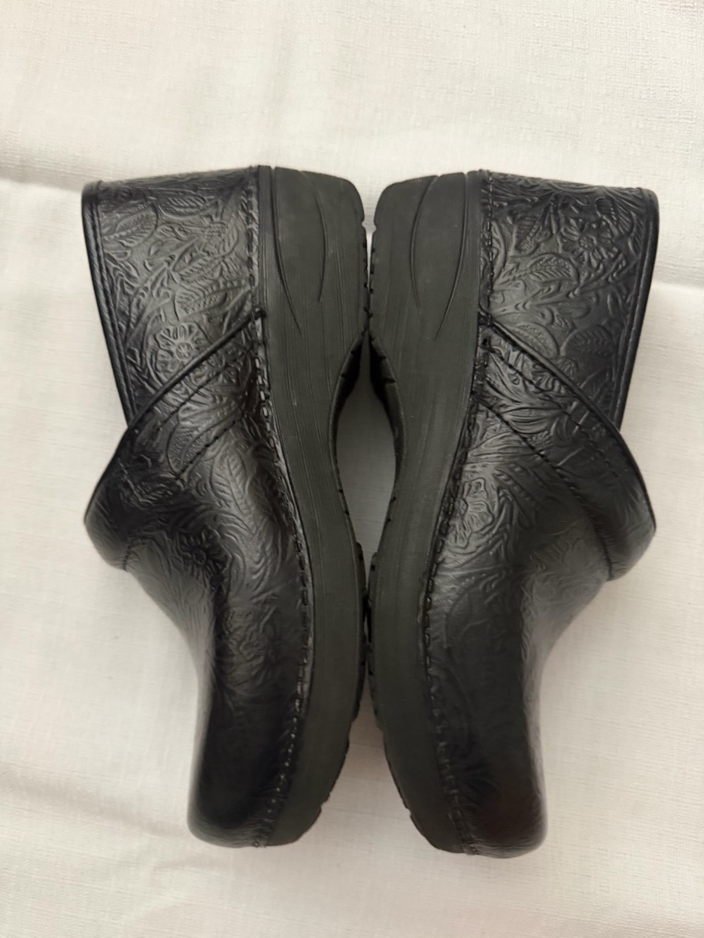 Dansko floral tooled Black Embossed Leather Slip-On Clogs utility work‎ soft 10
